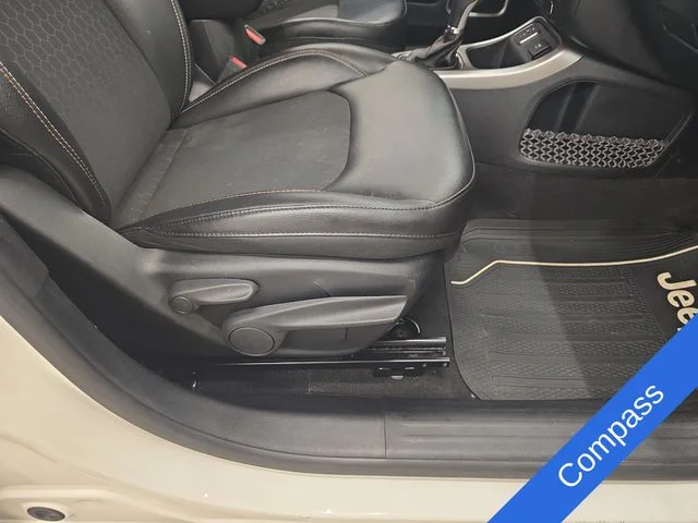 Used 2018 White Clearcoat Jeep Latitude image 10
