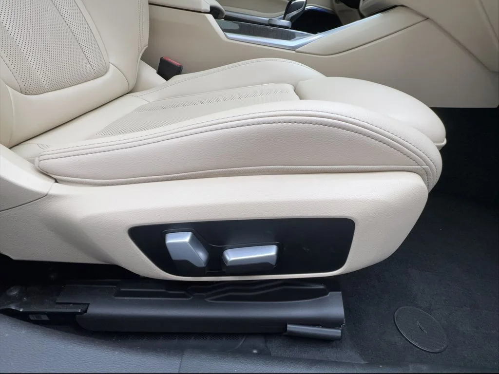 Used 2022 Black BMW 330i image 32