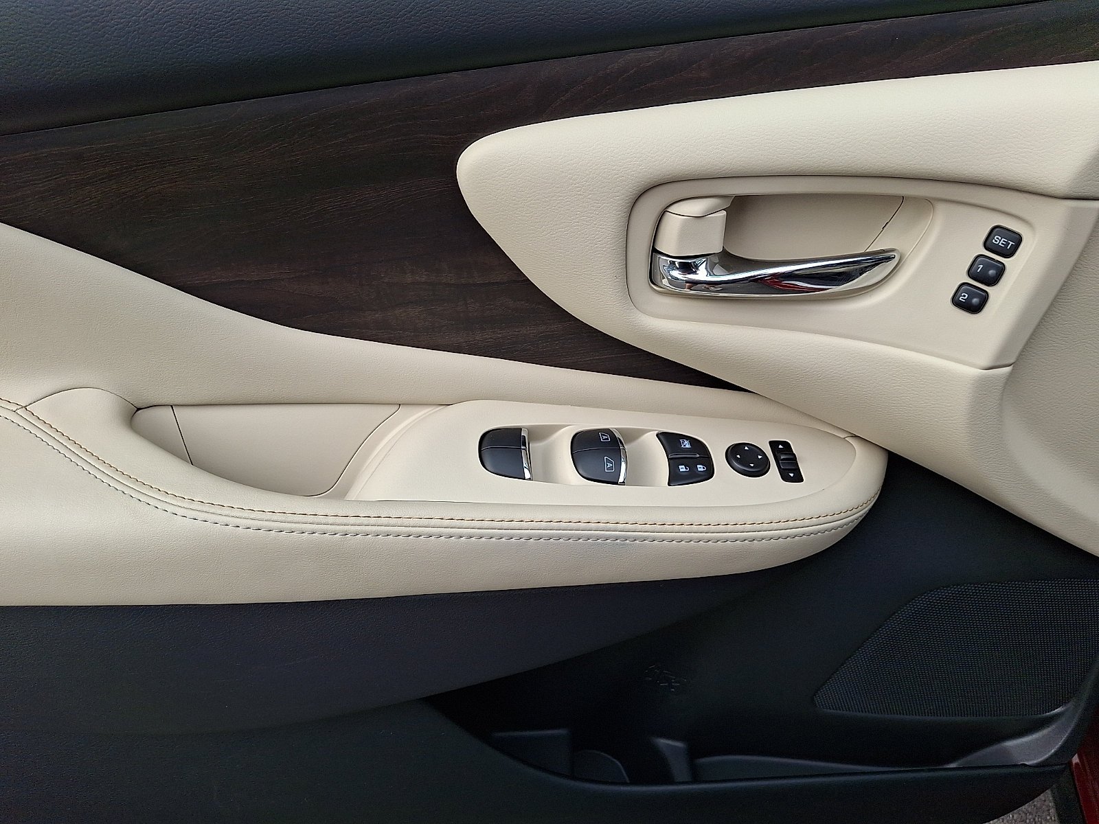 Used 2023 Scarlet Ember Tintcoat Nissan Platinum image 12