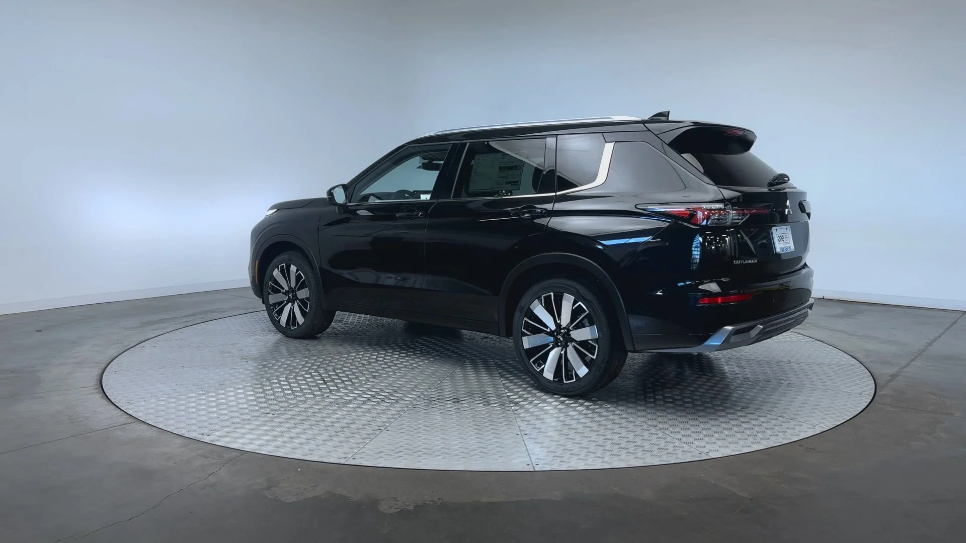 New 2026 Black Diamond Mitsubishi SEL image 6