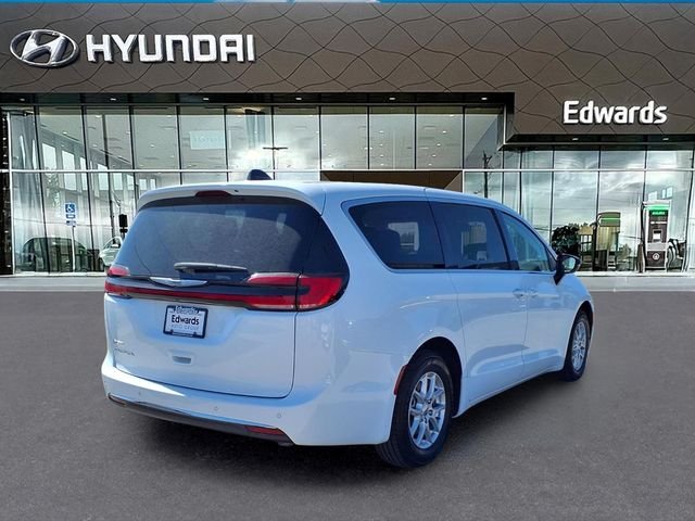 Used 2024 White Chrysler Touring L image 9