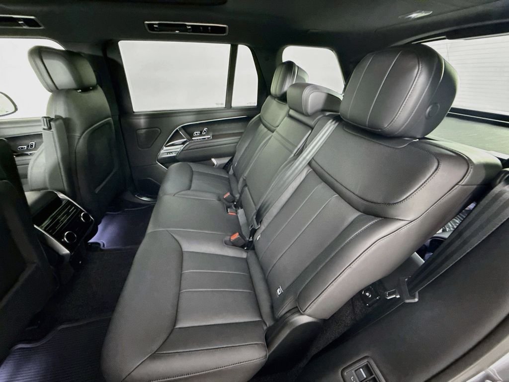 New 2026 Eiger Grey Land Rover SE image 25