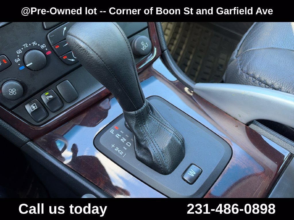 Used 2007  Volvo 2.5T image 24