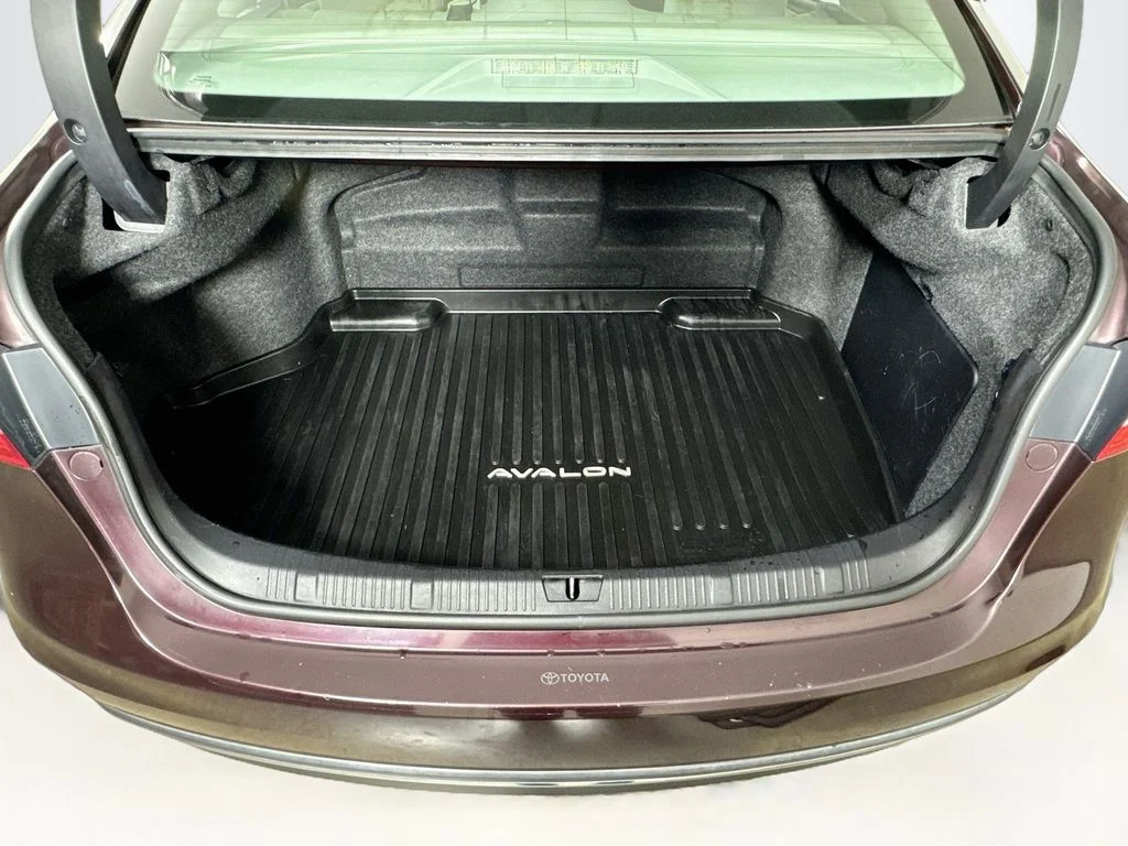 Used 2013 Red Toyota XLE Touring image 32