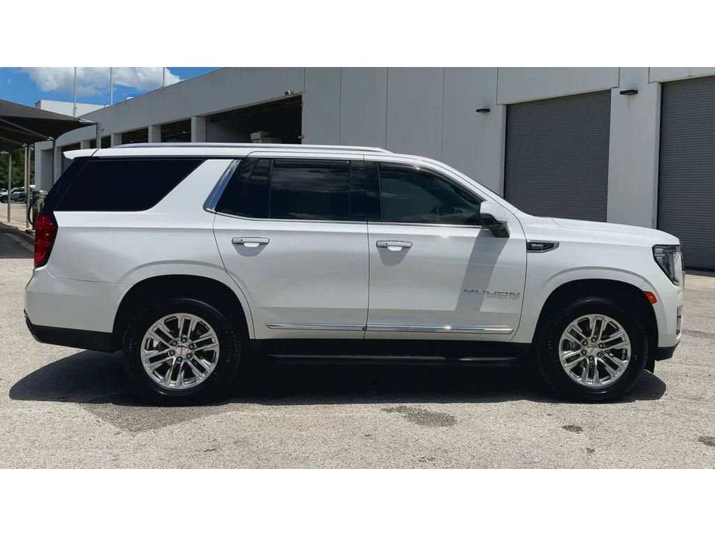 Certified Used 2022 White Frost Tricoat GMC SLT image 9