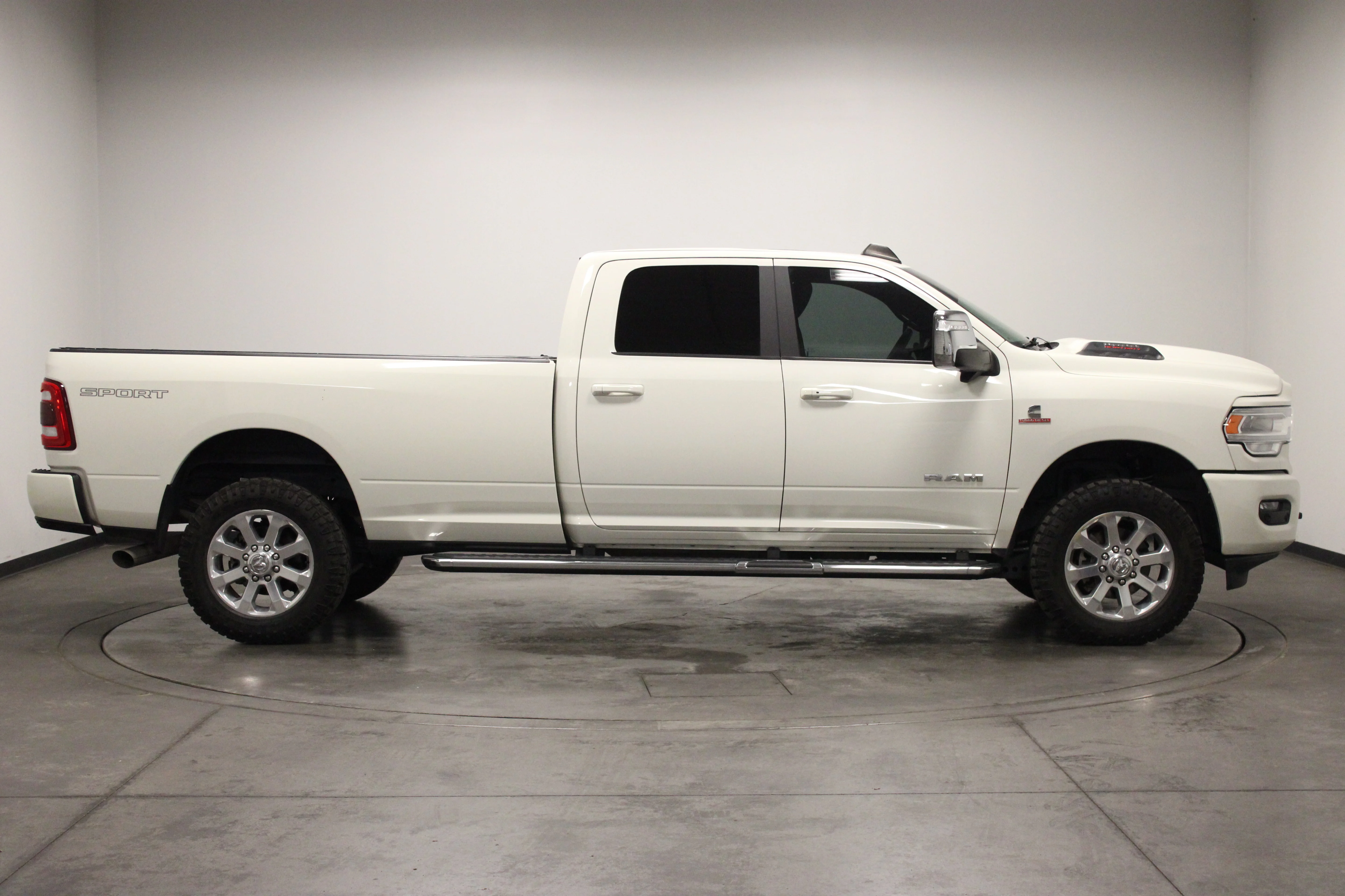 Used 2024 Pearl White Ram Laramie image 9