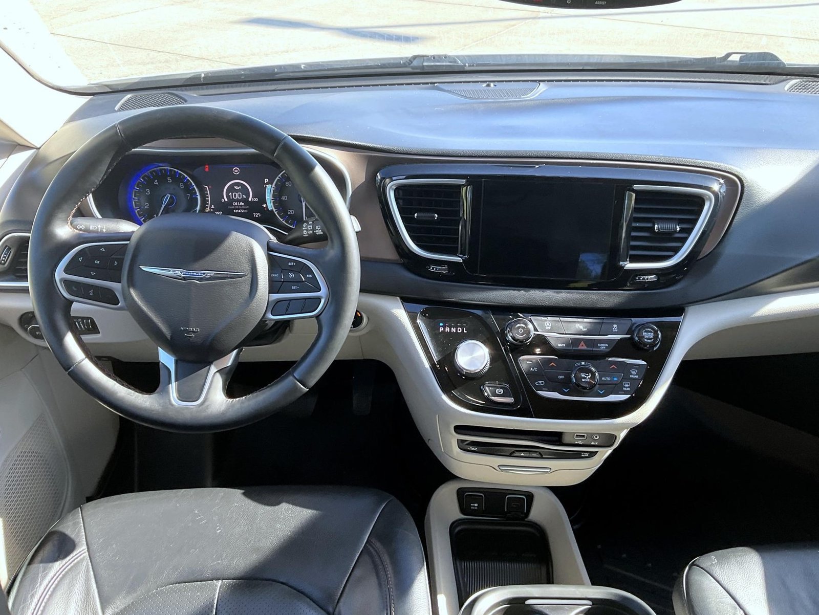 Used 2018 White Chrysler Touring L Plus image 14