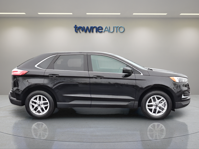 Used 2023 Black Metallic Ford SEL image 7