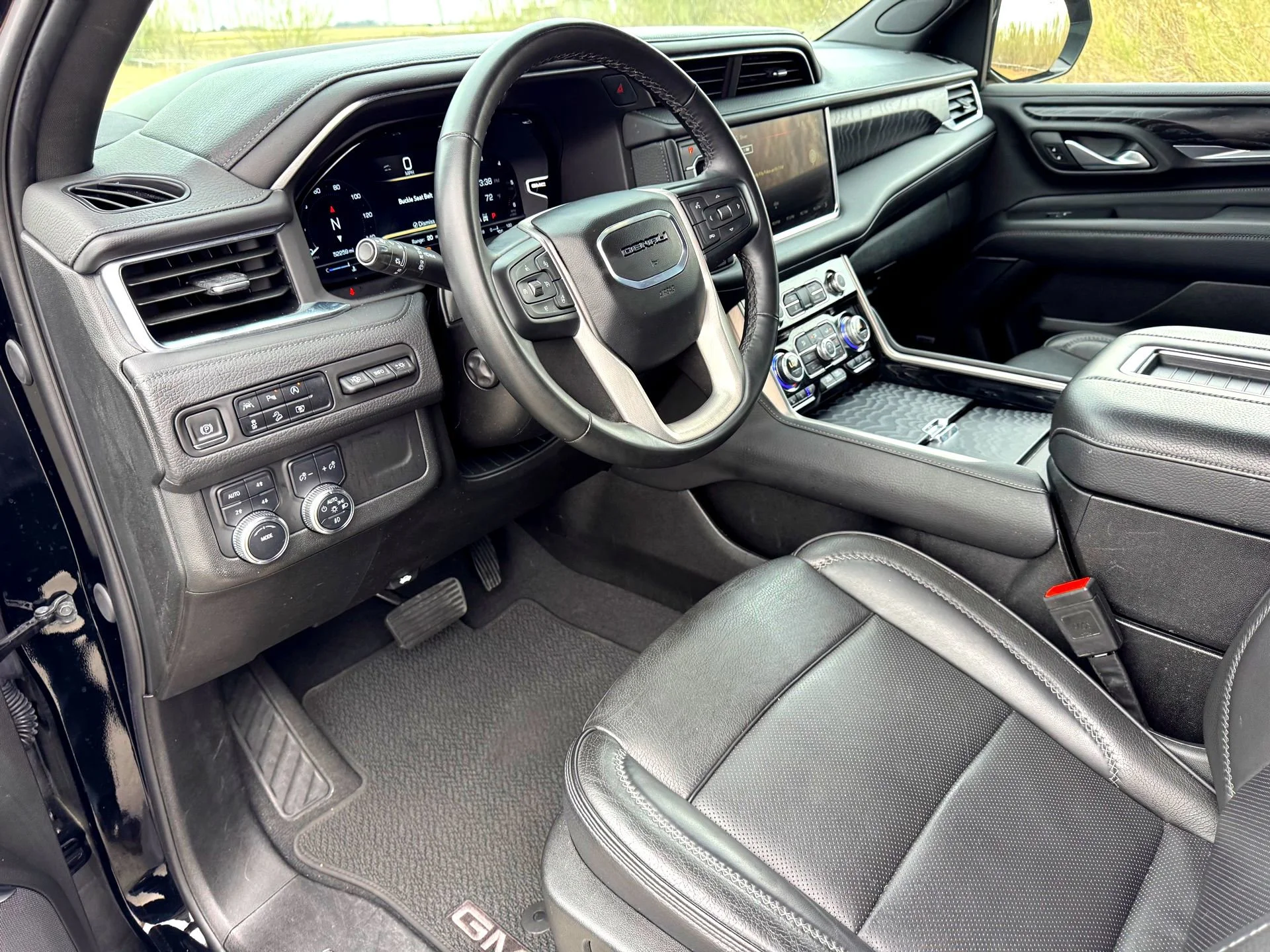 Used 2024 Onyx Black GMC Denali image 12