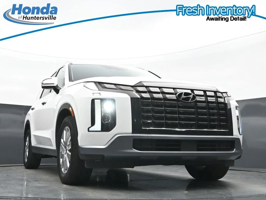 Used 2025 White Hyundai SEL image 27
