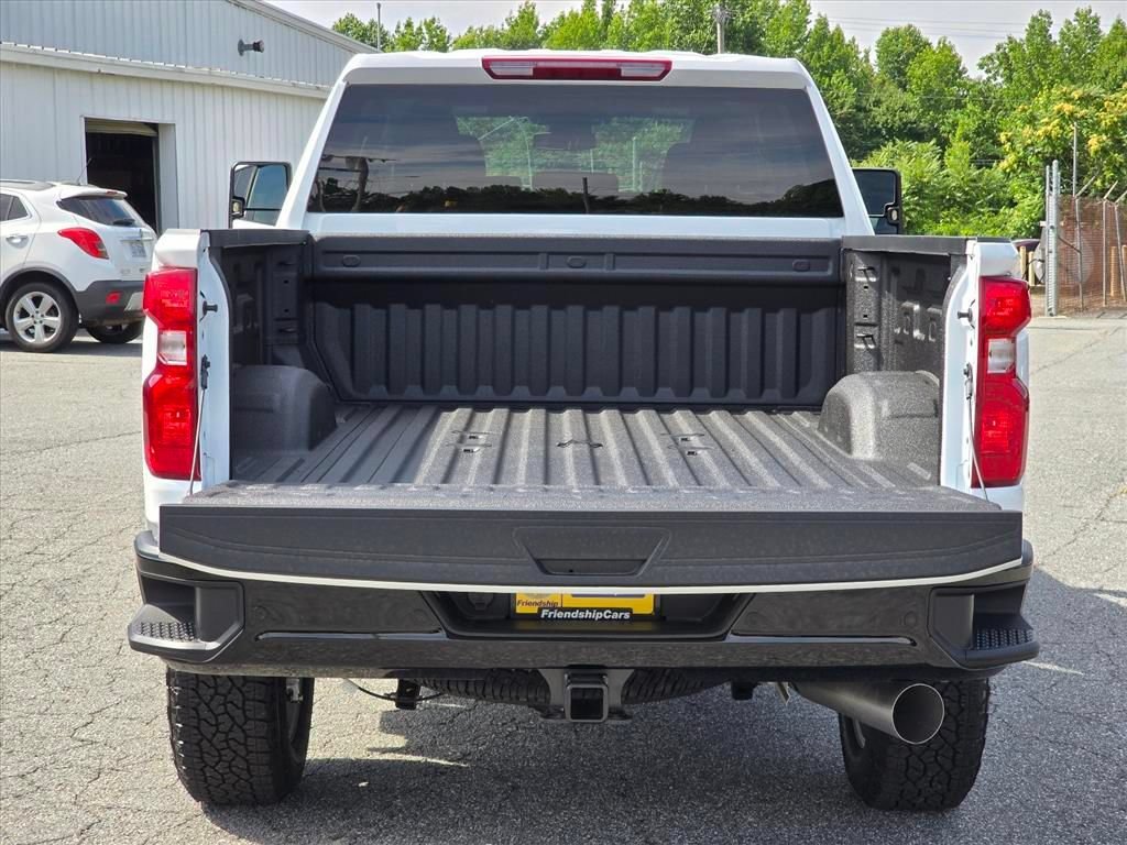 New 2026 Summit White Chevrolet Custom image 21