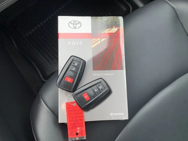 Used 2023 Black Toyota XLE Premium image 9
