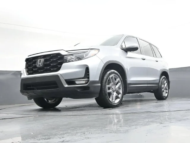 Used 2023 Lunar Silver Metallic Honda EX-L image 35