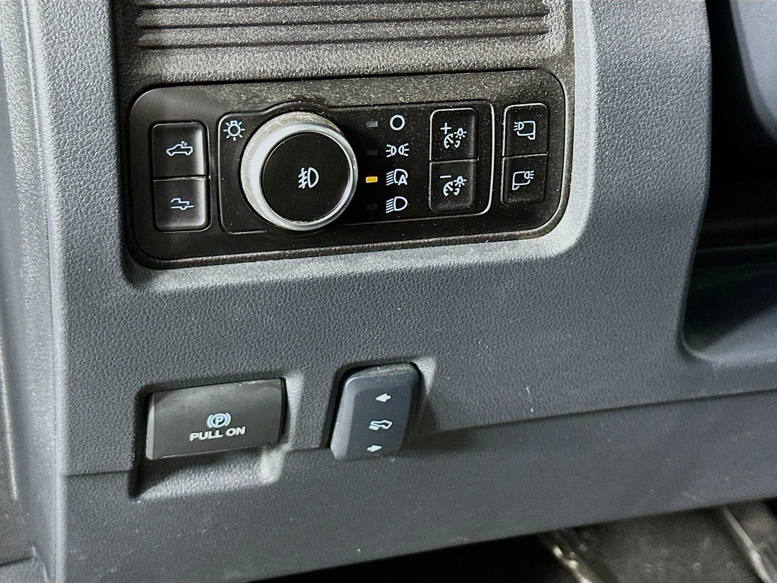 Used 2025 Gray Ford Platinum image 11