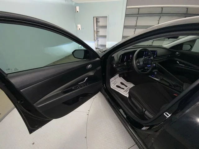 Used 2023 Black Hyundai SEL image 11