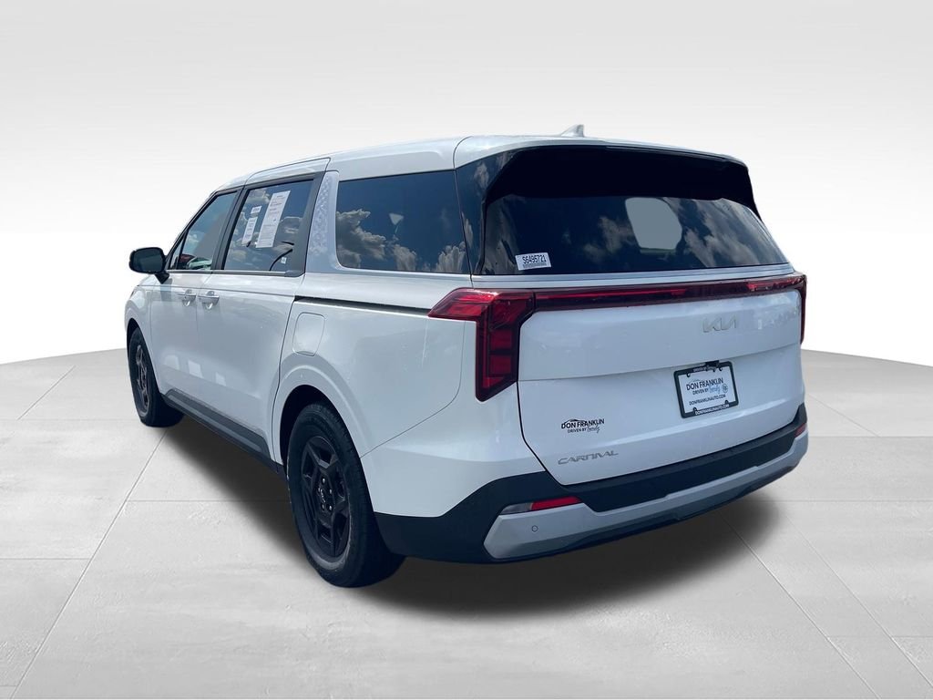 Used 2025 White Kia LXS image 3