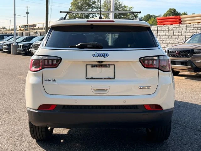 Used 2019 White Jeep Latitude image 4