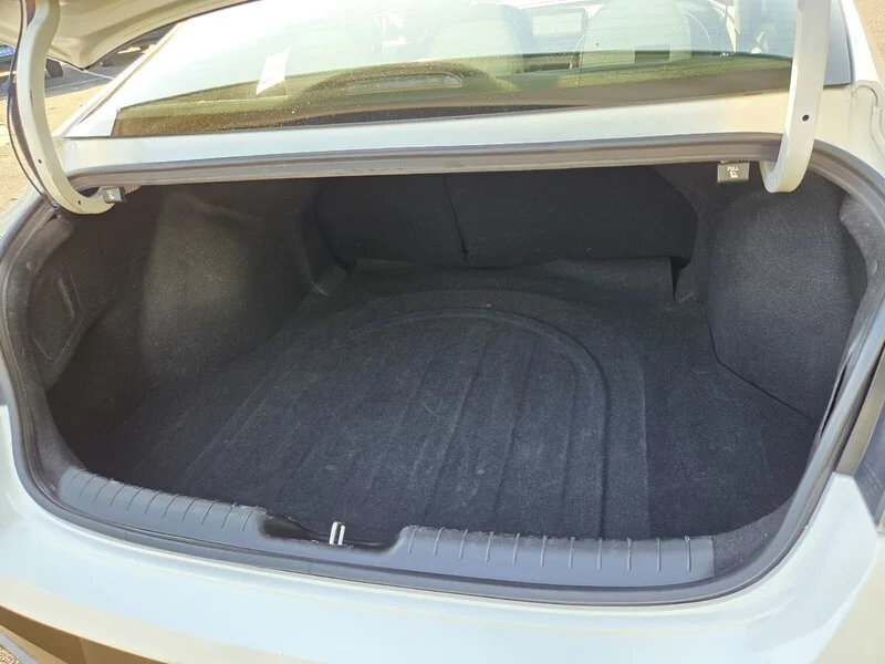Used 2025 White HYUNDAI LIMITED image 15
