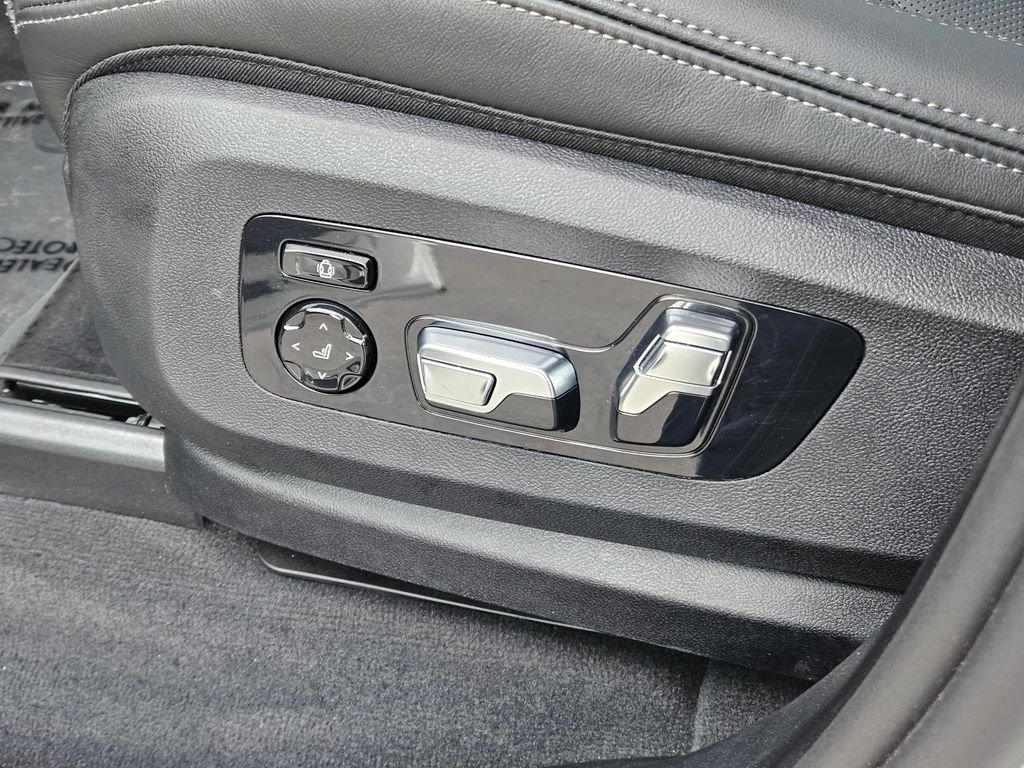 Certified Used 2026 Alpine White BMW M60i image 40