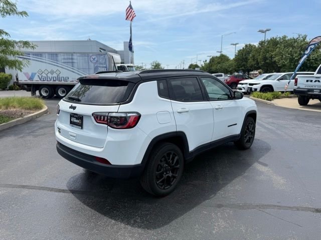 Certified Used 2023 Bright White Clearcoat Jeep Latitude image 4