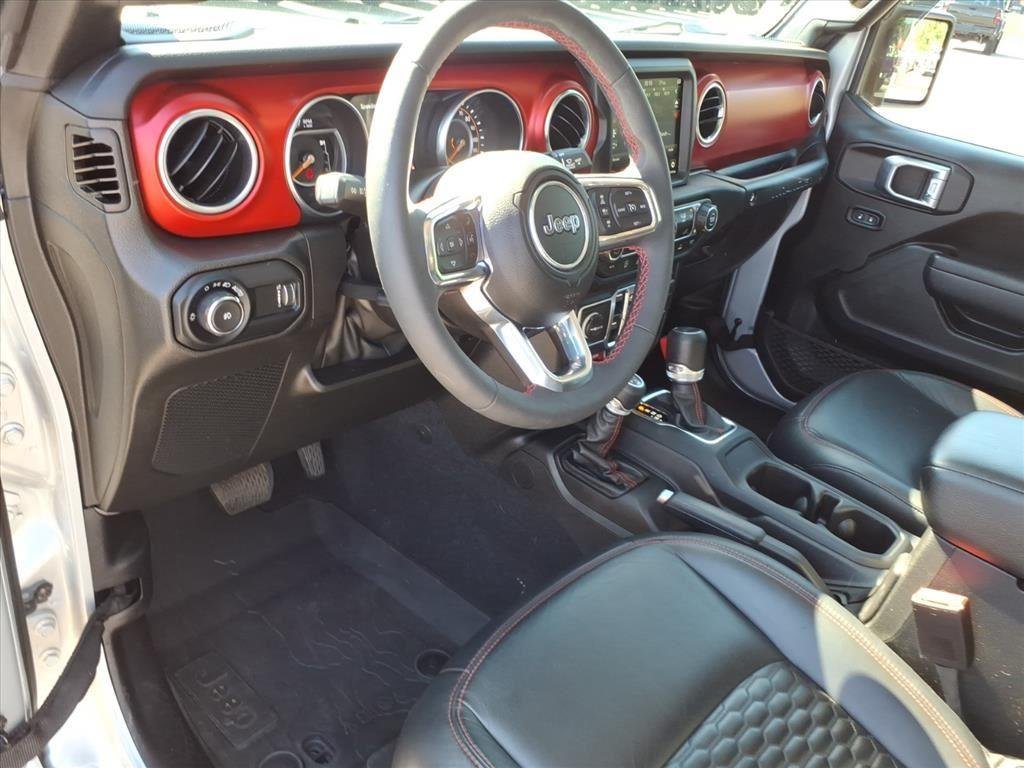 Used 2023 Silver Zynith Clearcoat Jeep Rubicon image 12