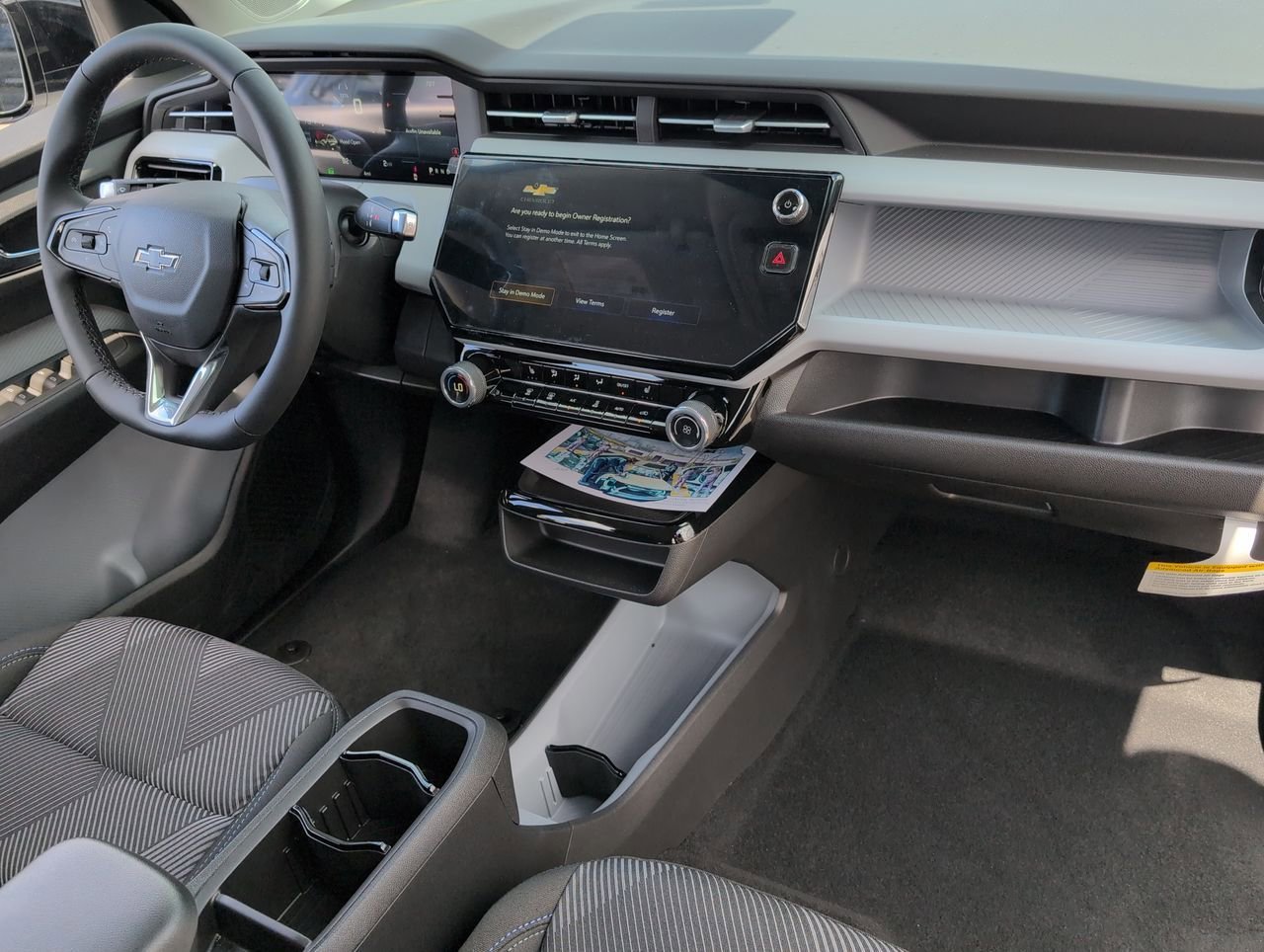 New 2027 Summit White Chevrolet LT image 26