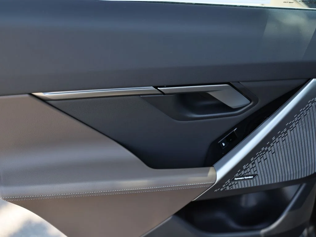 New 2027 Dark Graphite Metallic BMW 530i image 22