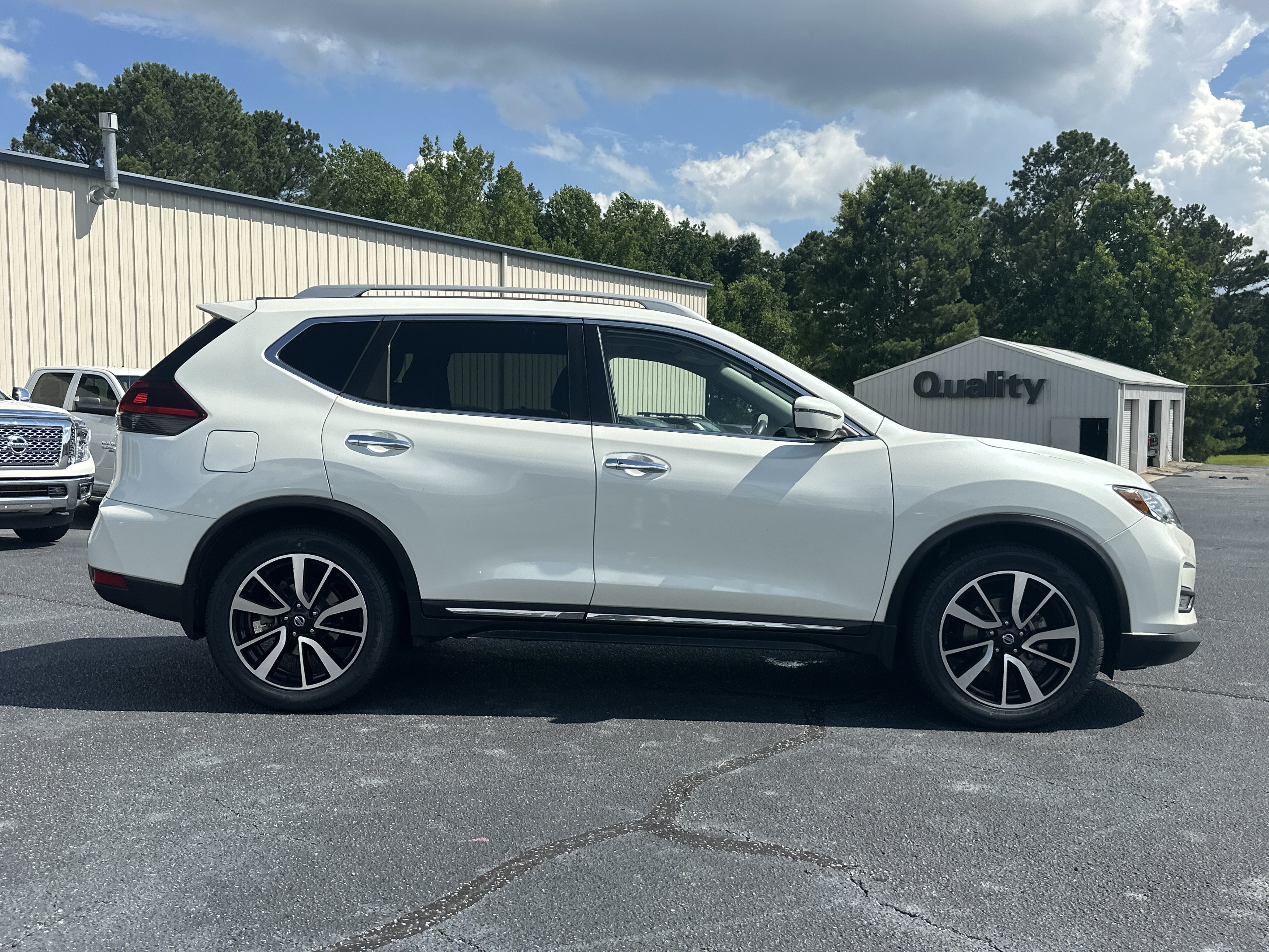 Used 2019 Pearl White Tricoat Nissan SL image 9