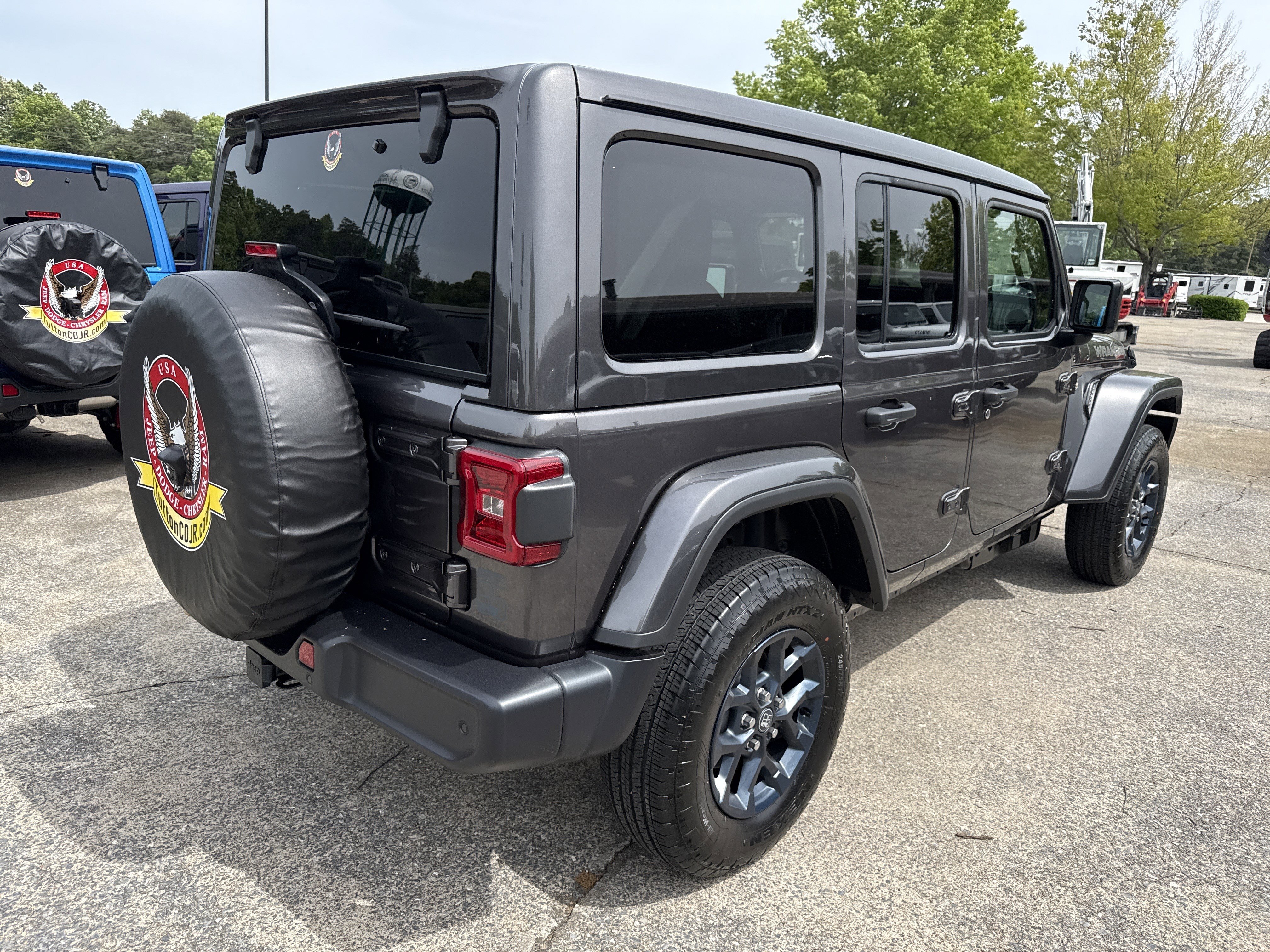 New 2026 Granite Crystal Metallic Clearcoat Jeep 85th Anniversary image 7
