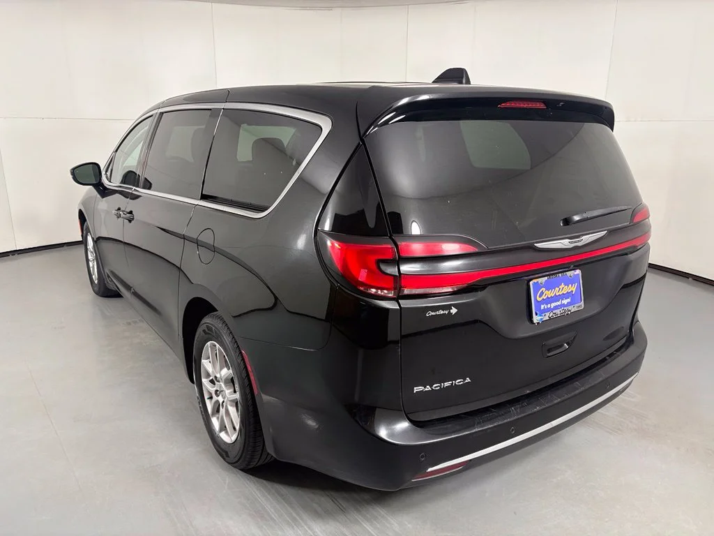 Used 2024 Black Chrysler Touring L image 7