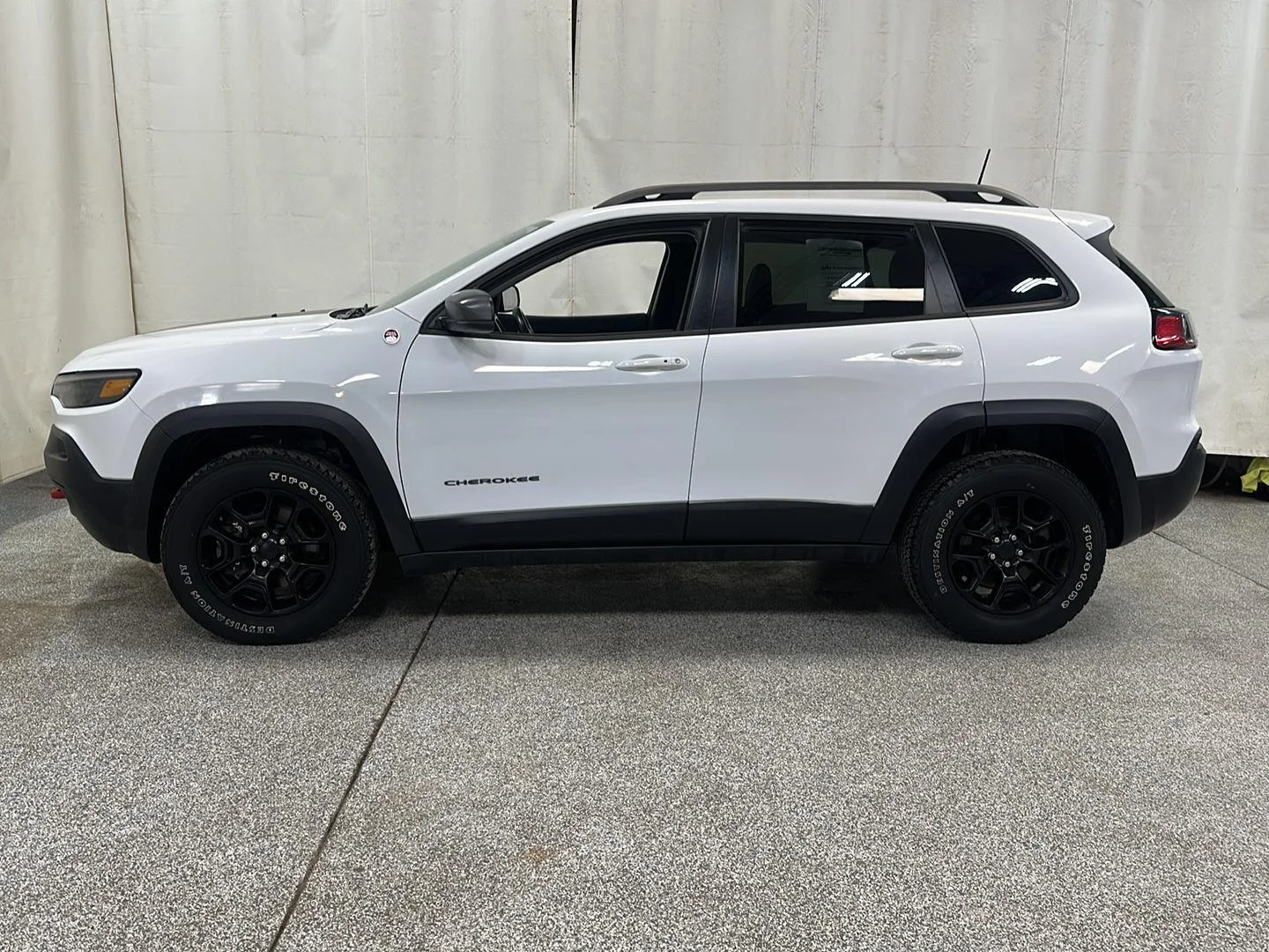 Used 2019 Jeep Cherokee Trailhawk with VIN 1C4PJMBX1KD409990 for sale in Waconia, Minnesota