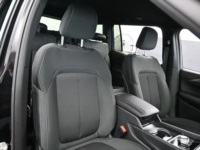 New 2026 Diamond Black Crystal Pearl-Coat Exterior Paint Jeep Laredo image 40