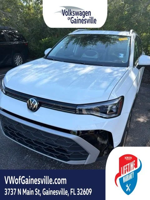Certified Used 2025 Pure White Volkswagen SE image 1