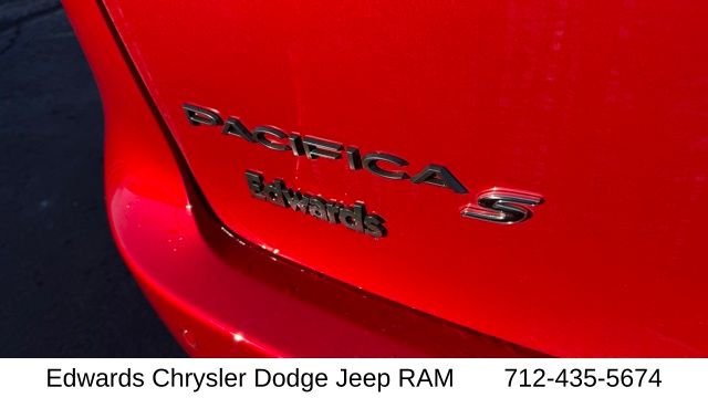 New 2026 Red Hot Pearl-Coat Exterior Paint Chrysler Select image 13