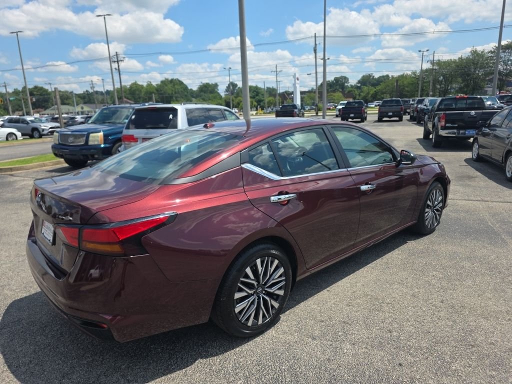 Used 2025  Nissan 2.5 SV image 4