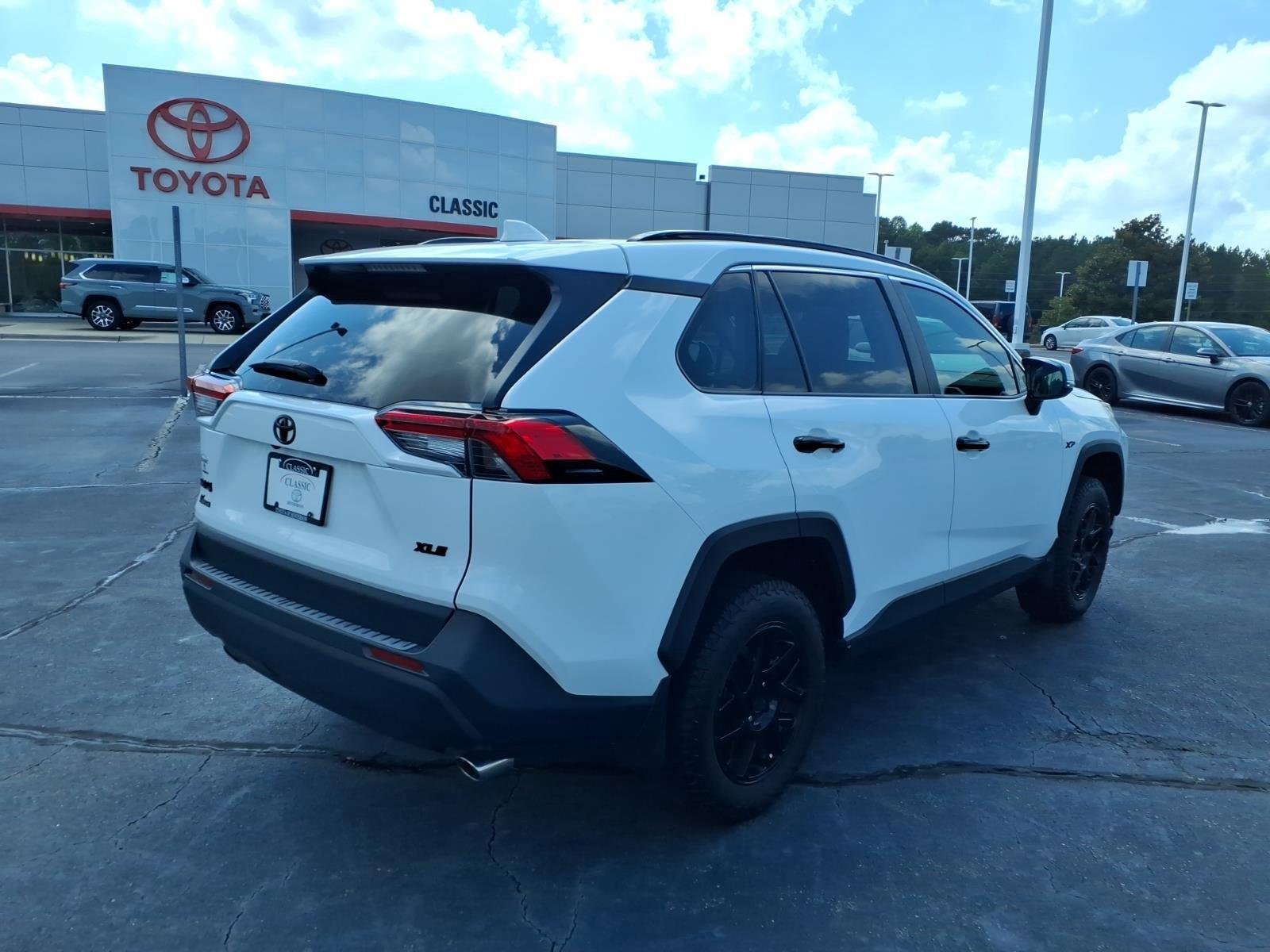 Used 2025 Ice Cap Toyota XLE image 2