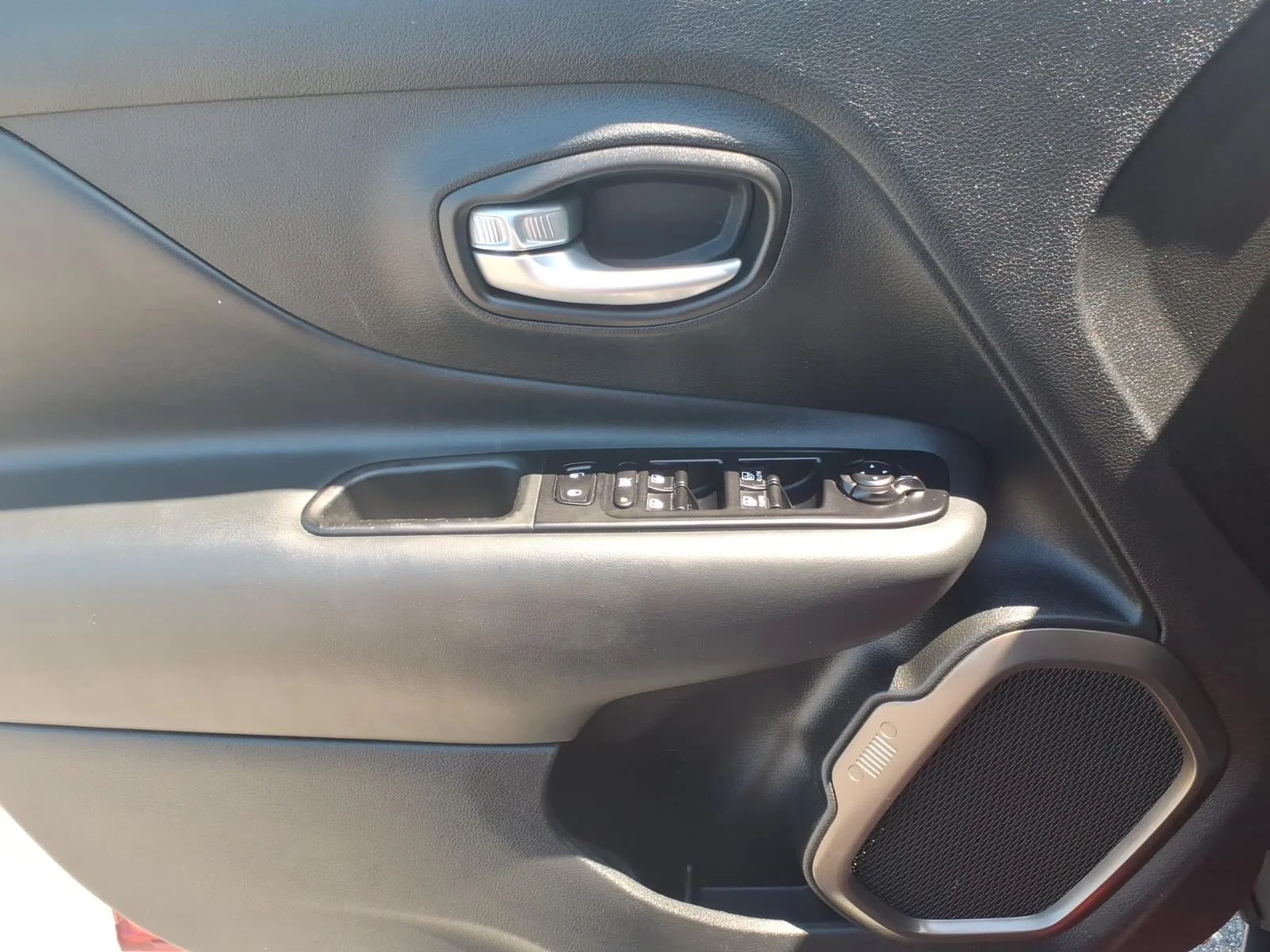 Used 2023 Colorado Red Jeep Latitude image 24
