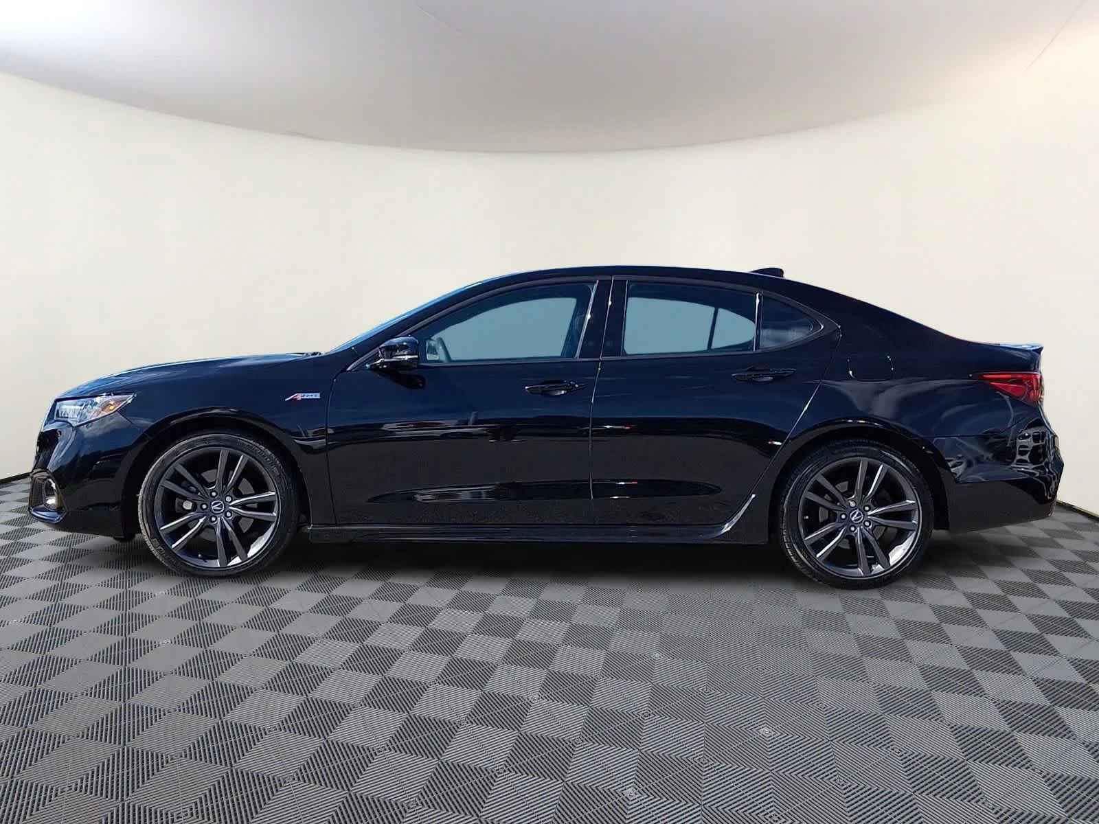 Used 2018 Black Acura  image 8