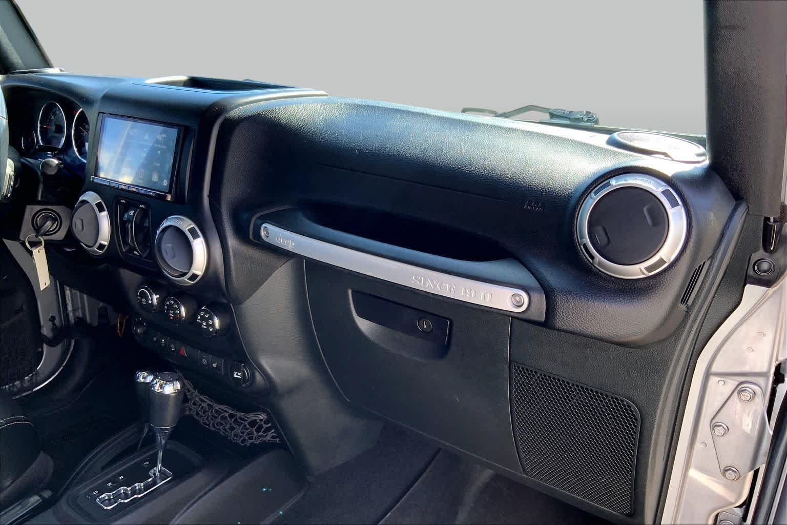 Used 2015 Billet Silver Metallic Clearcoat Jeep Rubicon Hard Rock image 18