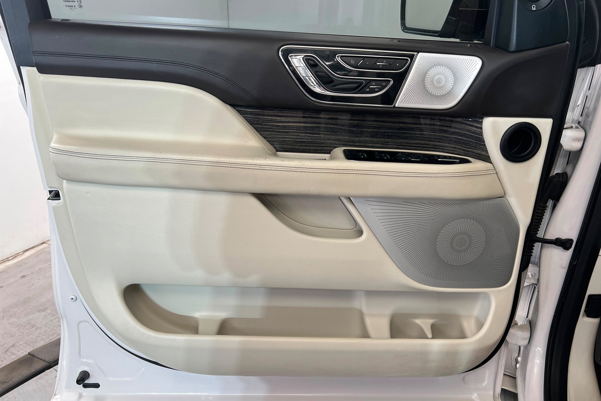 Used 2019 White Lincoln Black Label image 15