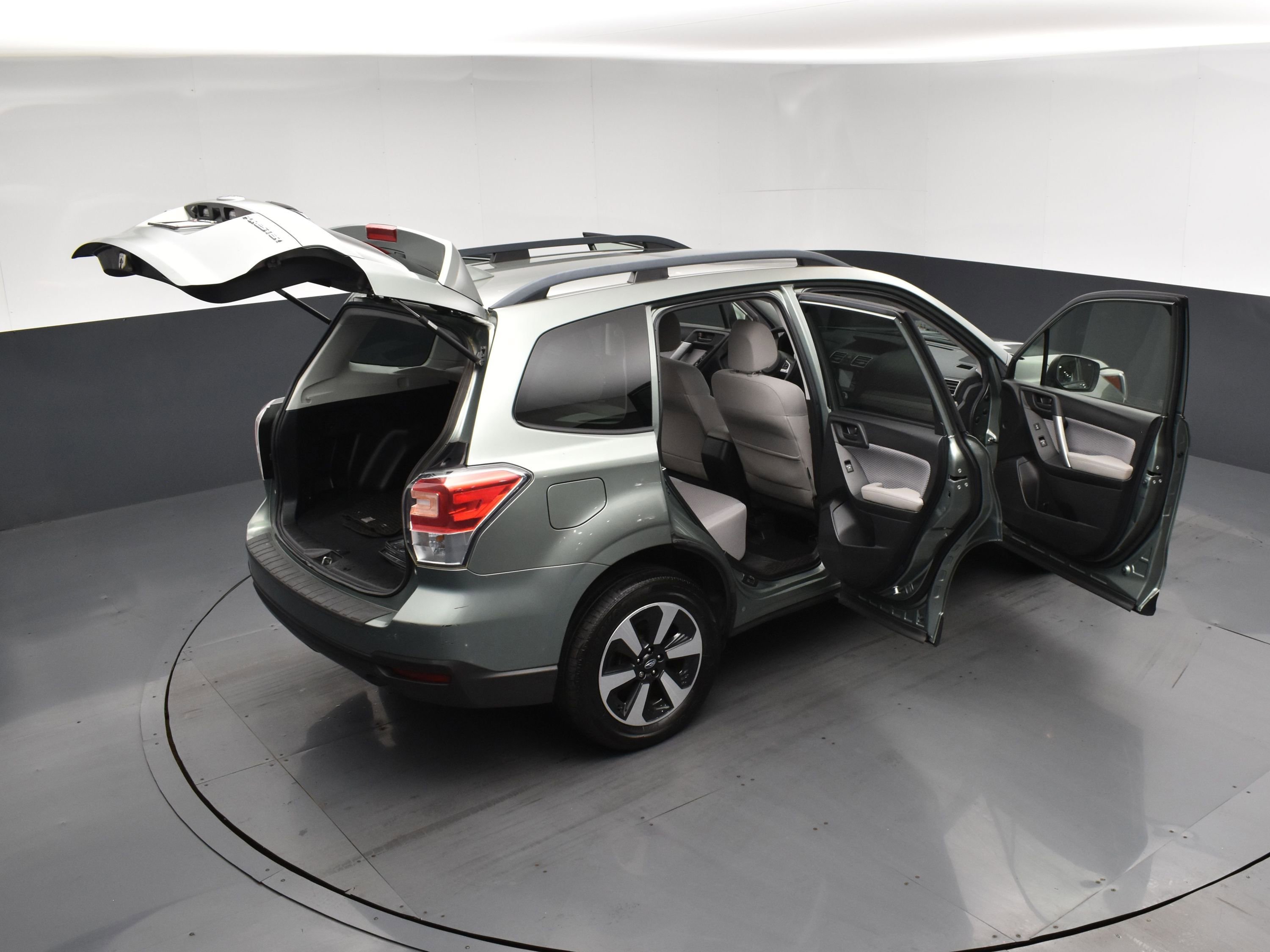 Used 2018 Jasmine Green Metallic Subaru Premium image 26