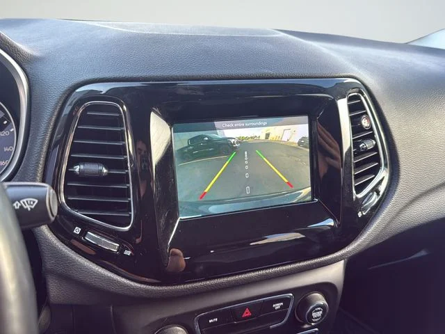Used 2018 Black Jeep Latitude image 27