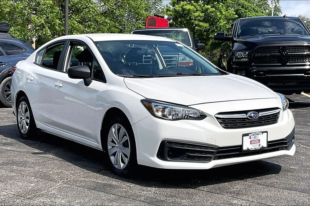 Used 2022 White Subaru Base image 37