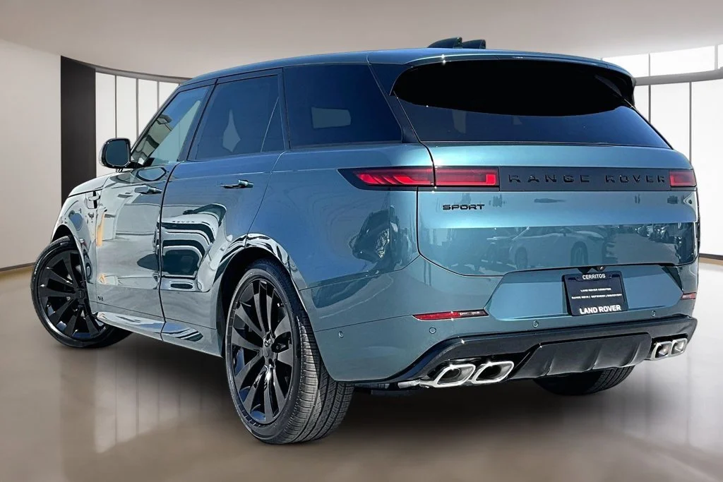 New 2027 Giola Green LAND ROVER  image 3