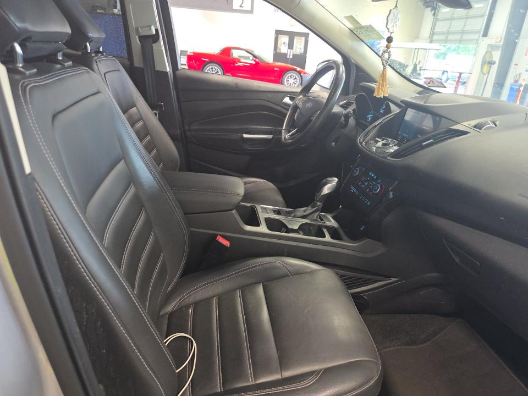 Used 2019 Silver Ford Titanium image 5