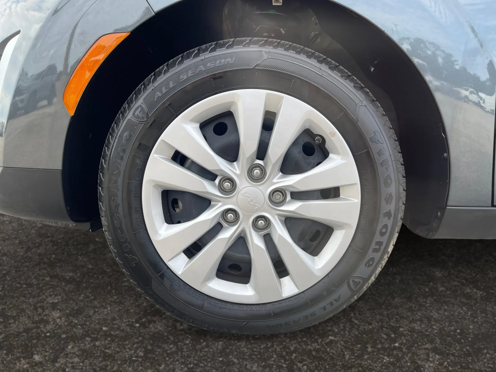 Certified Used 2024 Gravity Gray Kia LX image 14
