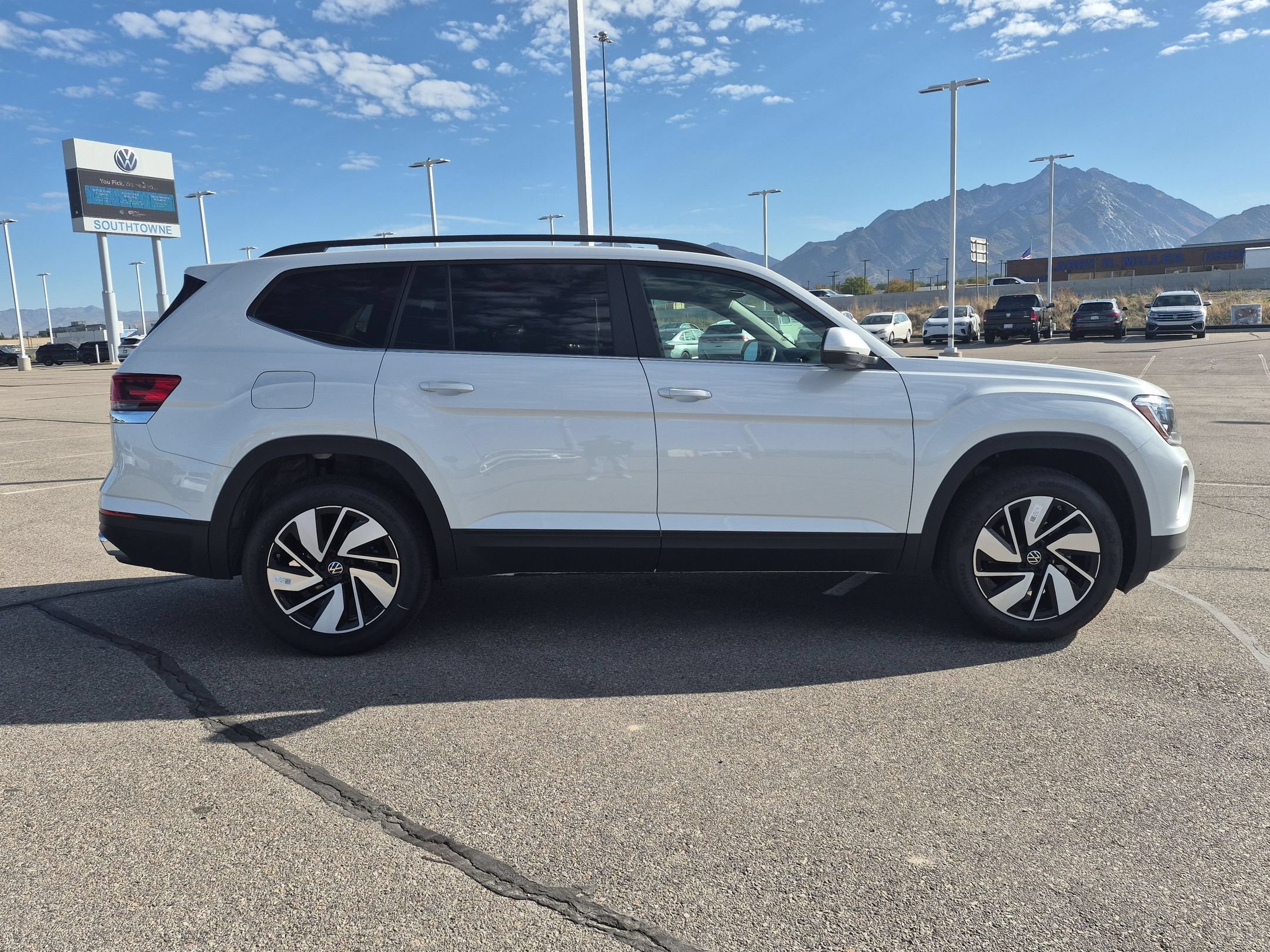 New 2026 Opal White Pearl Volkswagen 2.0T SE w/Technology image 2