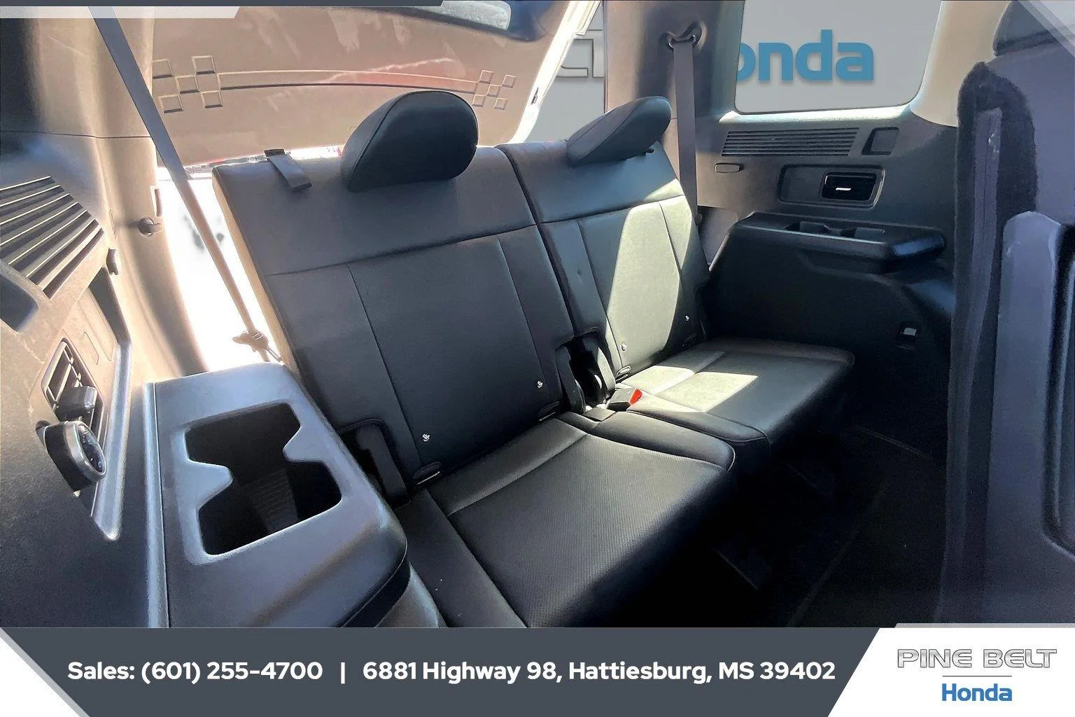 Used 2025 Shimmering Silver Hyundai SEL image 21