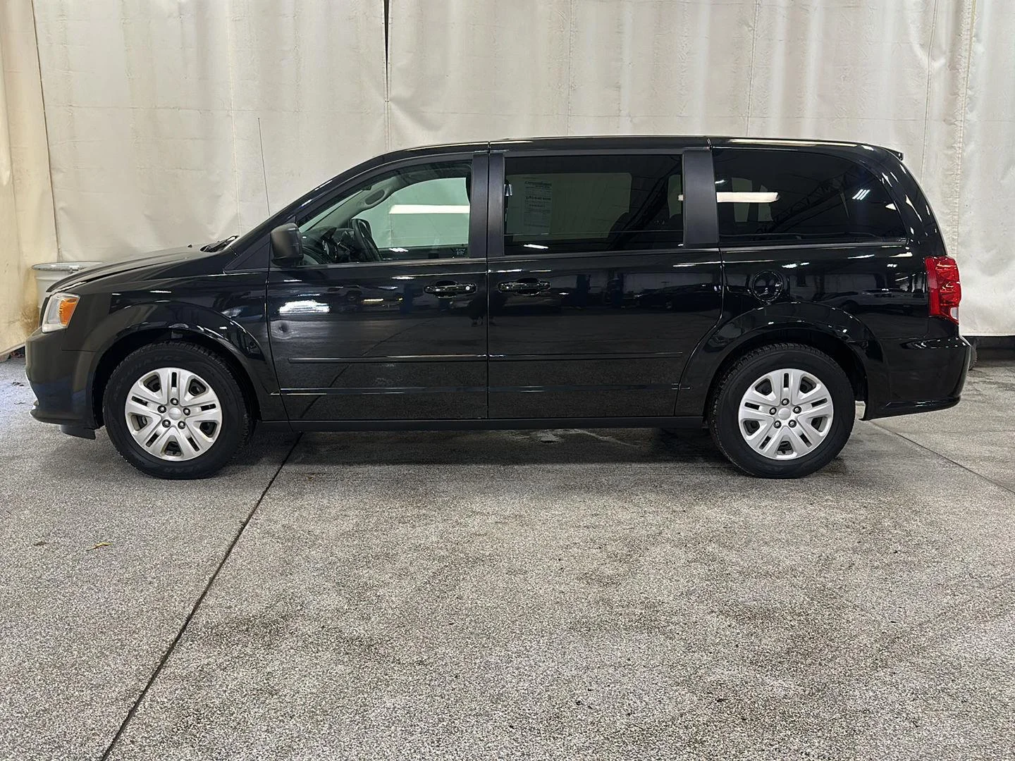 Used 2014 Dodge Grand Caravan SE with VIN 2C4RDGBG5ER378830 for sale in Waconia, Minnesota