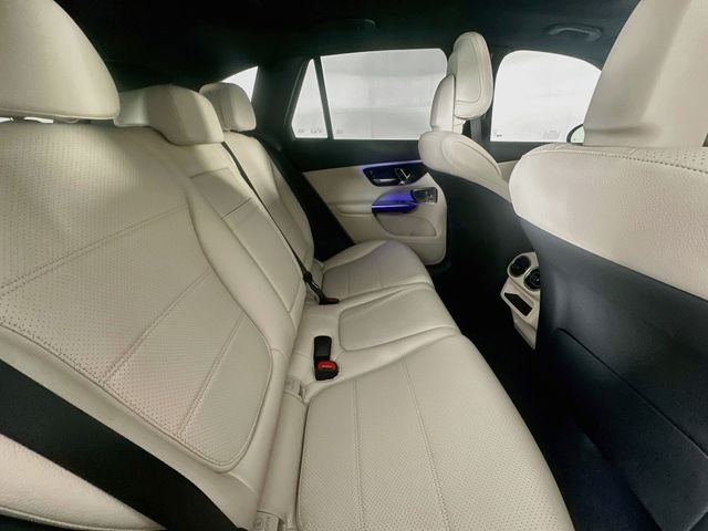 New 2026 Polar White Mercedes-Benz GLC 300 image 27